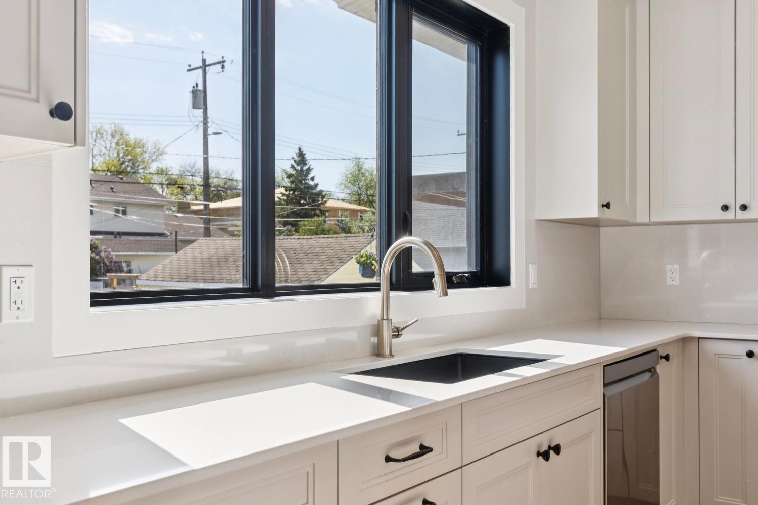 9023 90 ST NW - 21