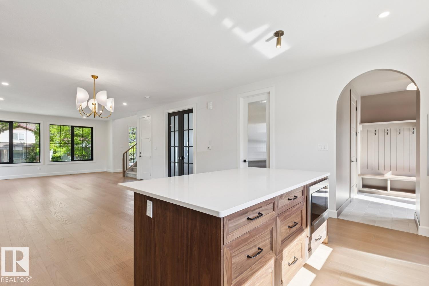 9023 90 ST NW - 22