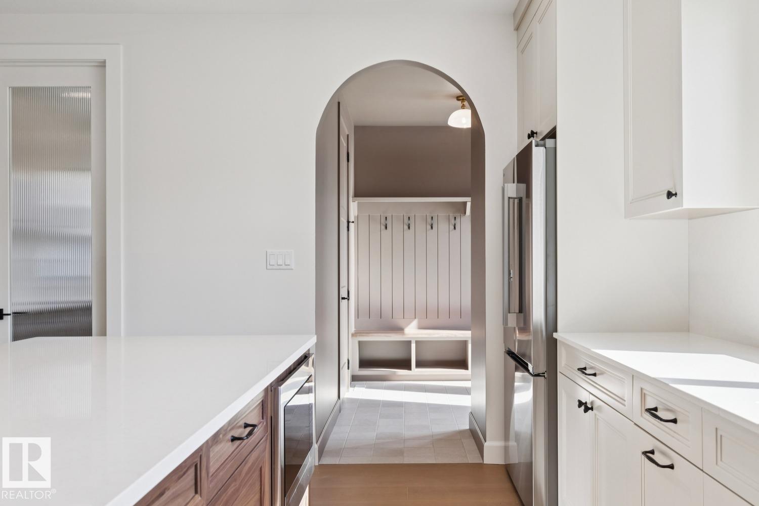 9023 90 ST NW - 23