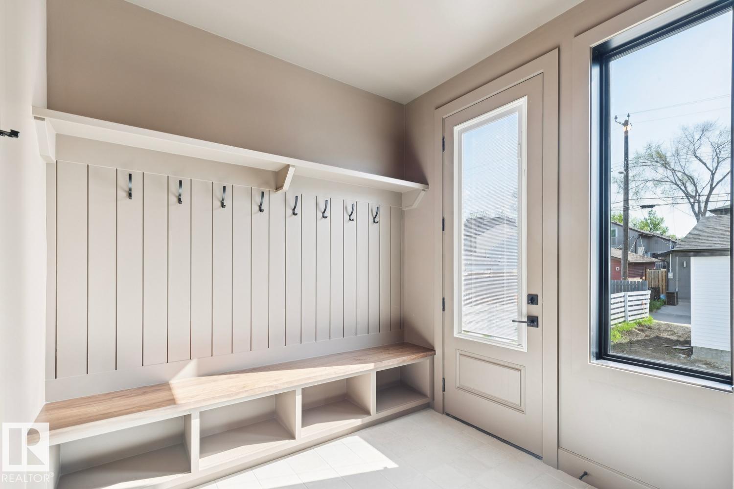 9023 90 ST NW - 24