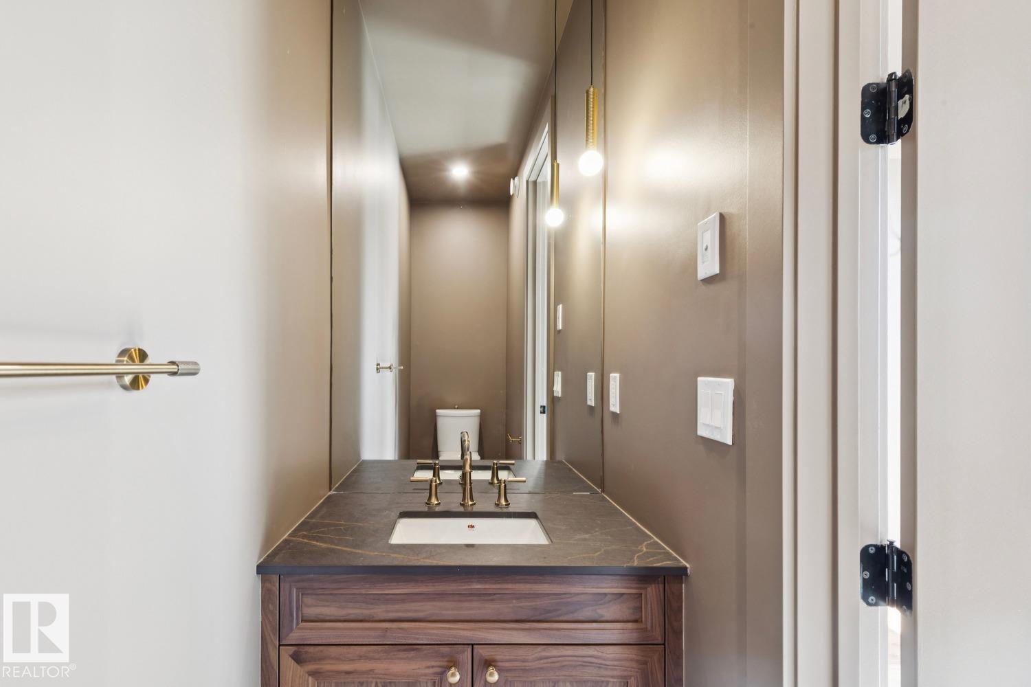 9023 90 ST NW - 26
