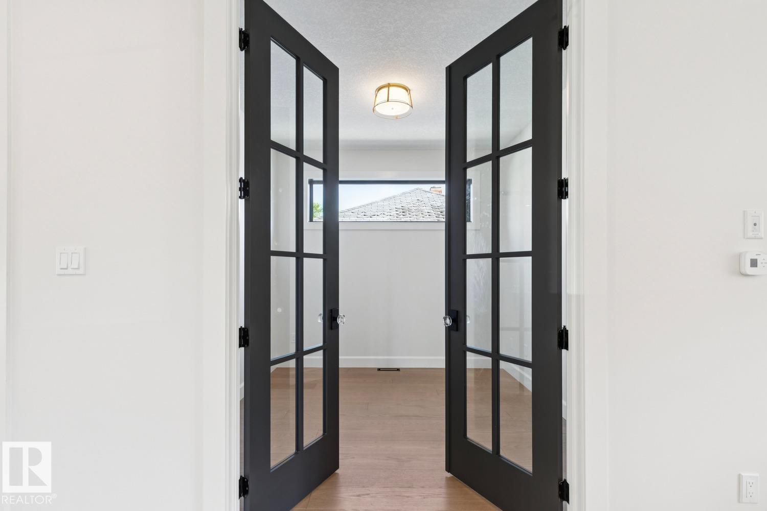 9023 90 ST NW - 27