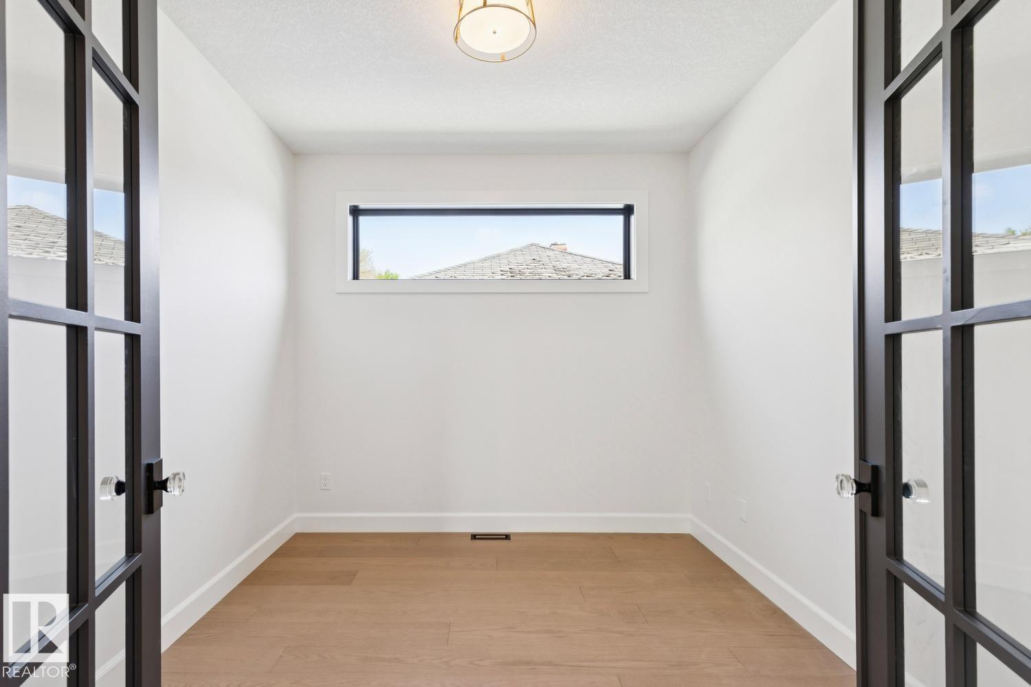 9023 90 ST NW - 28