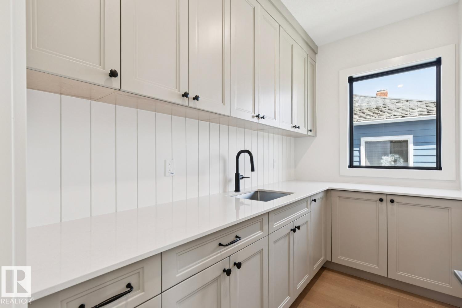9023 90 ST NW - 30