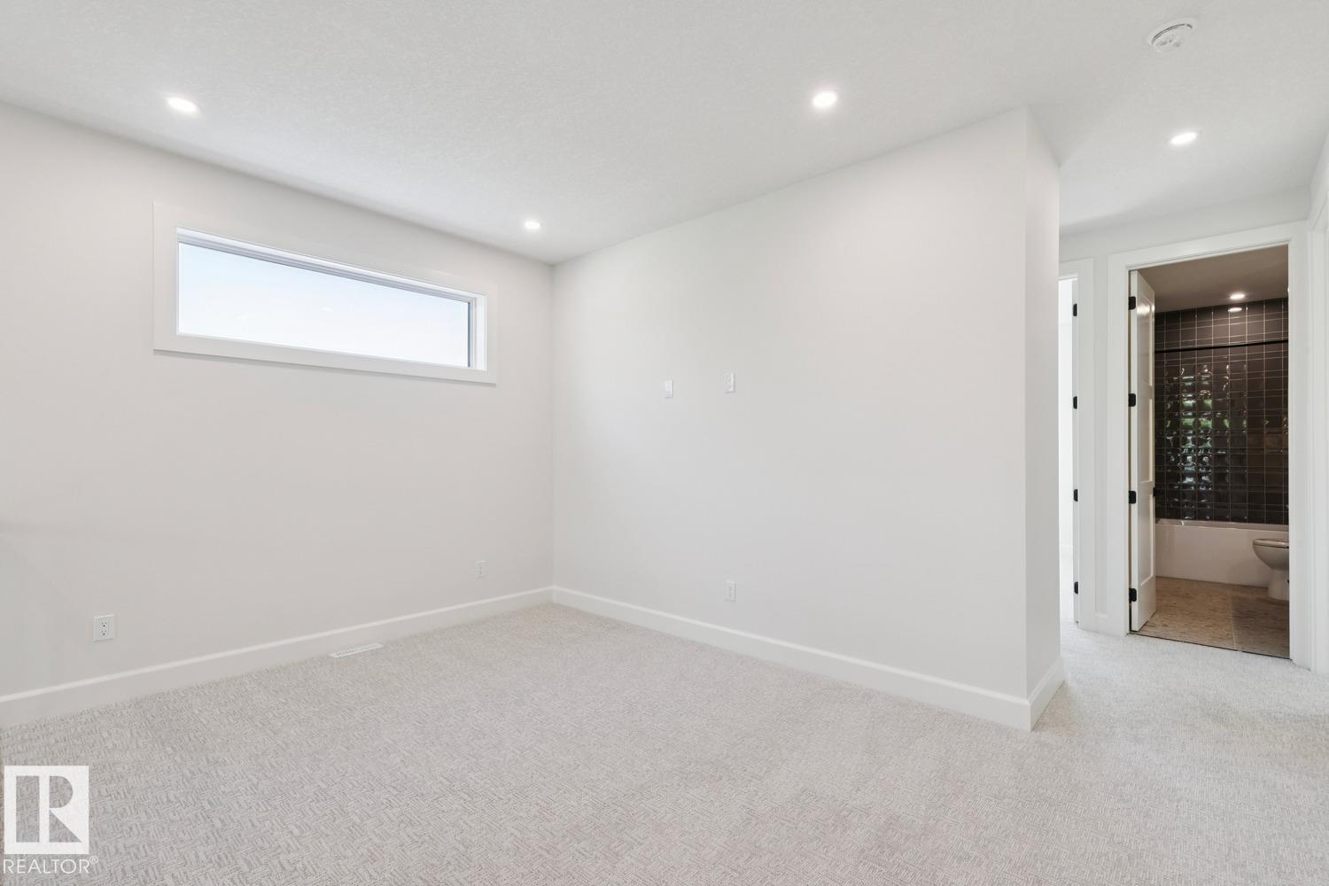 9023 90 ST NW - 35