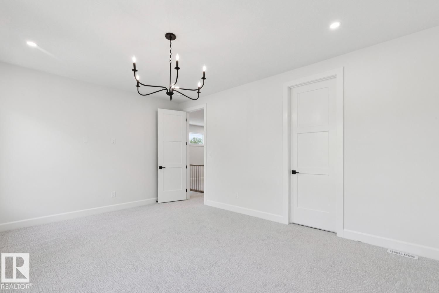 9023 90 ST NW - 37