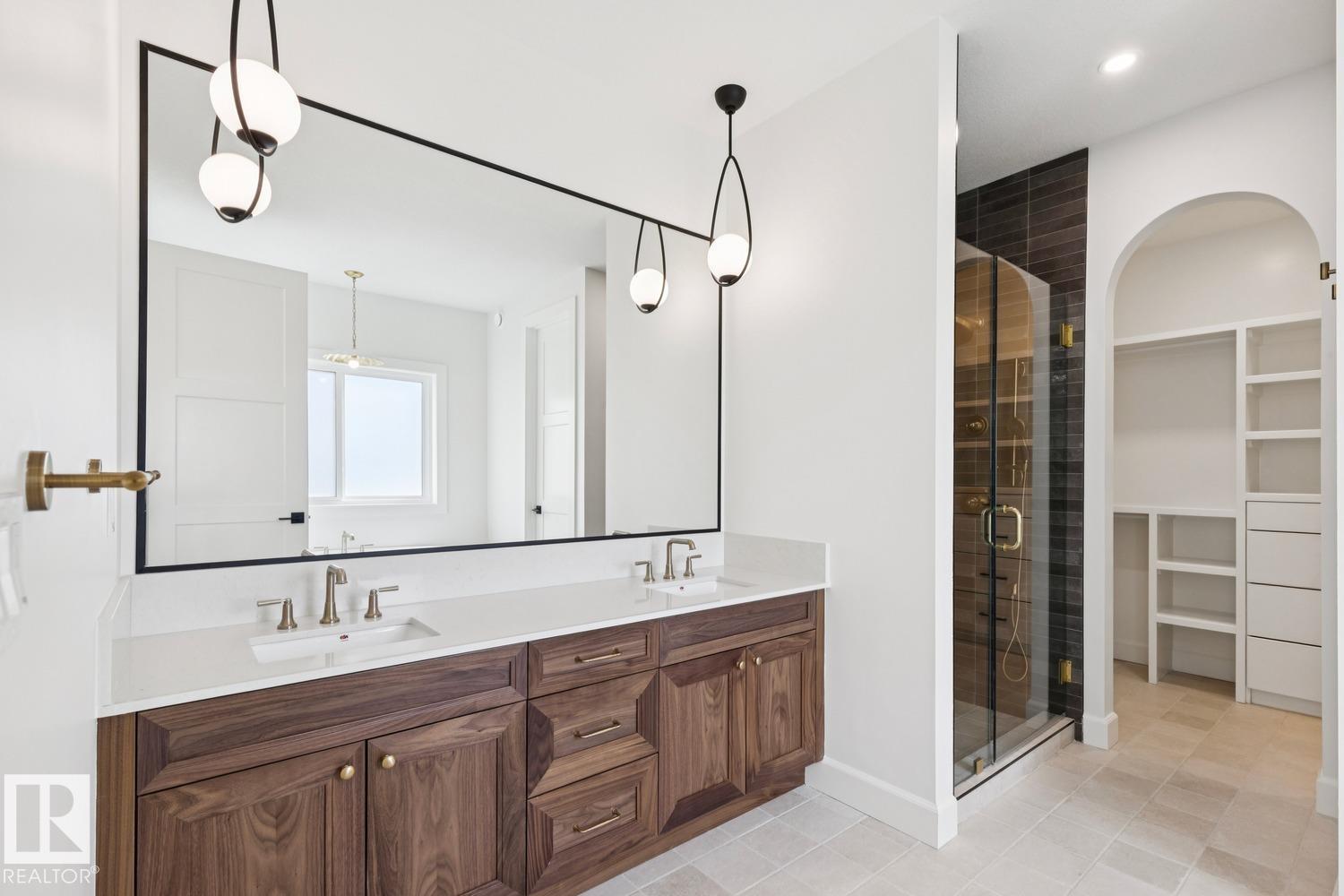 9023 90 ST NW - 38