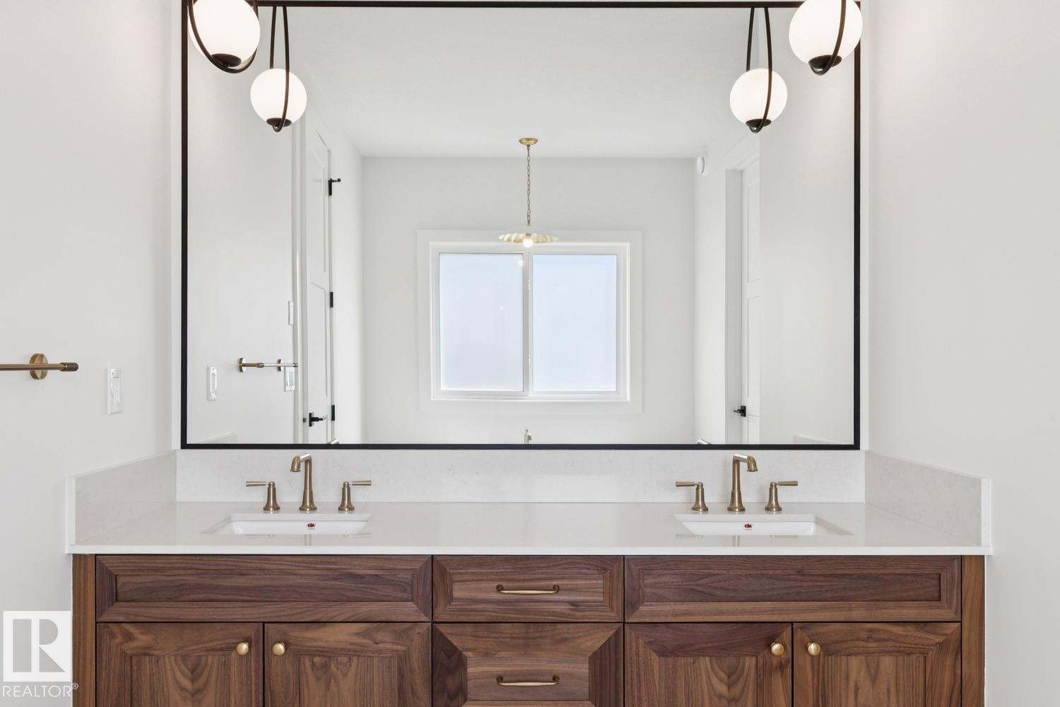 9023 90 ST NW - 39