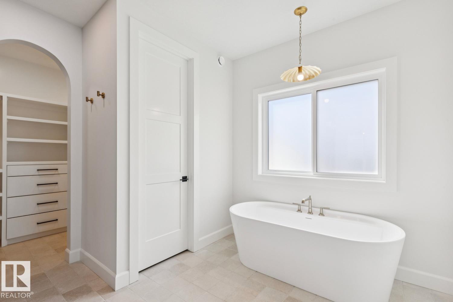 9023 90 ST NW - 41