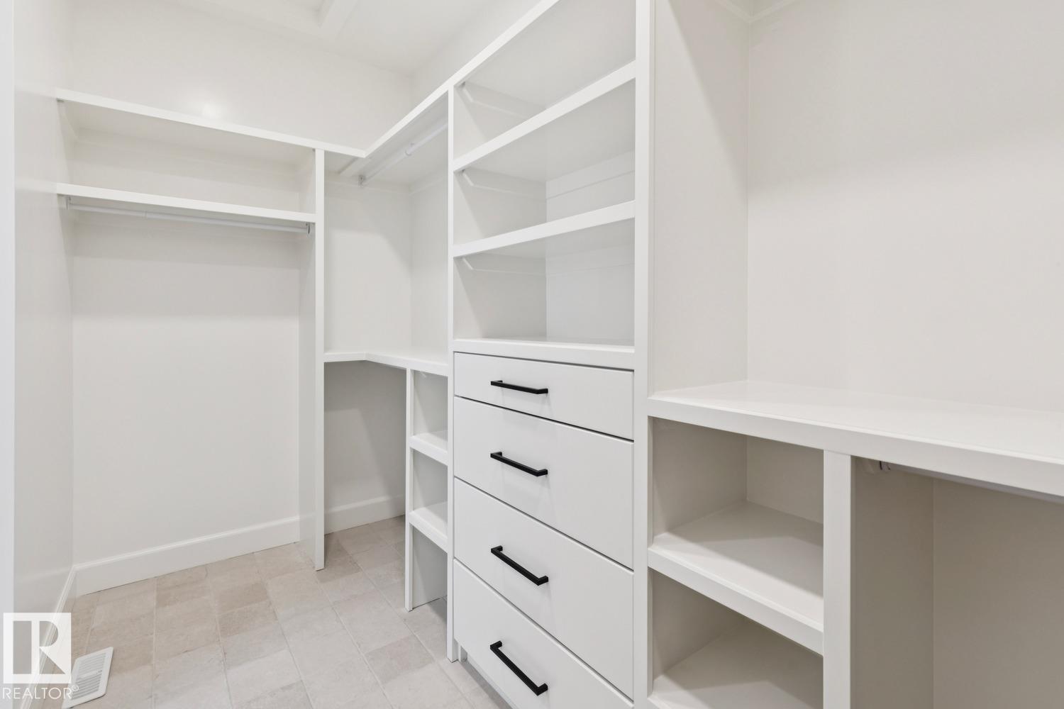 9023 90 ST NW - 44