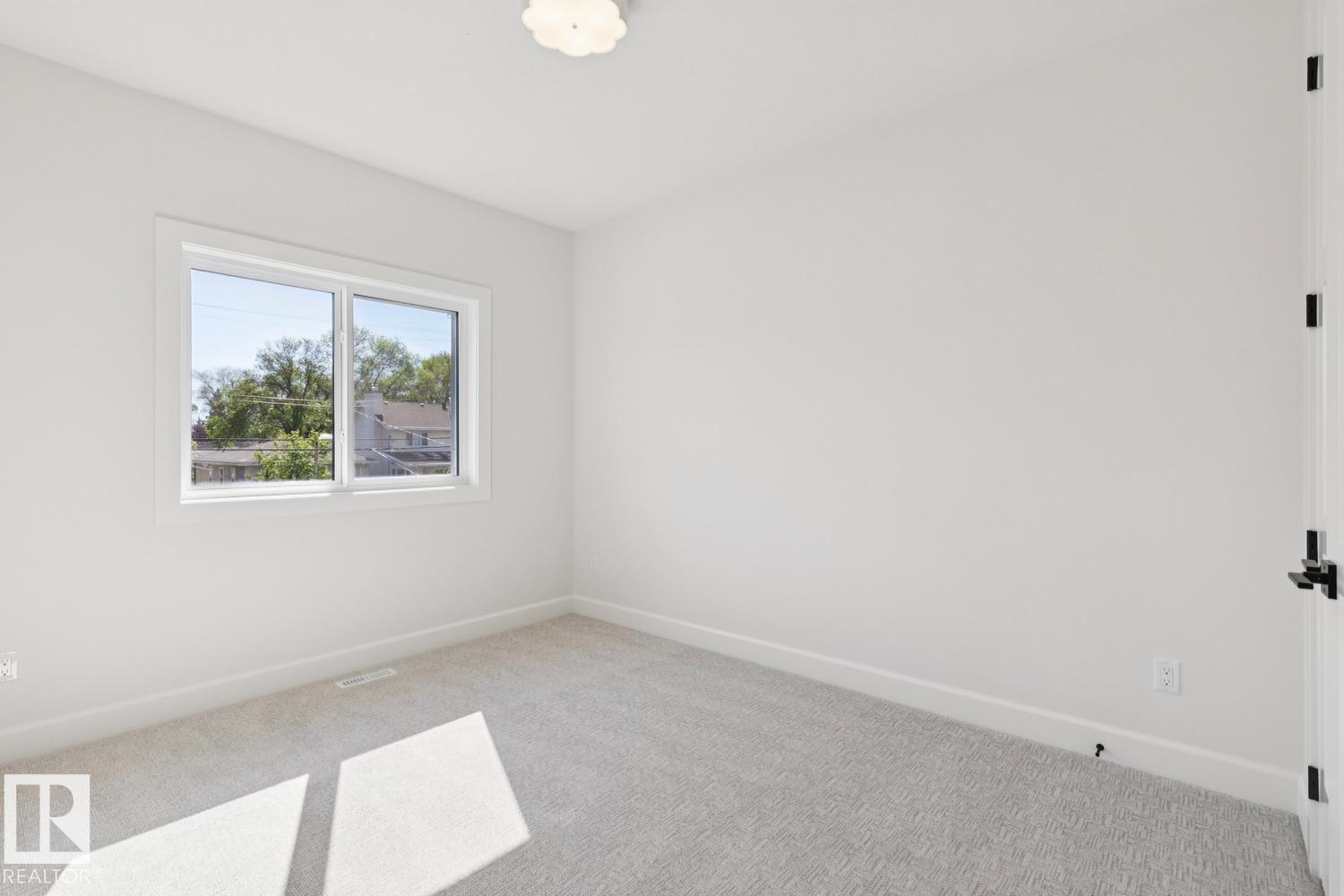 9023 90 ST NW - 46