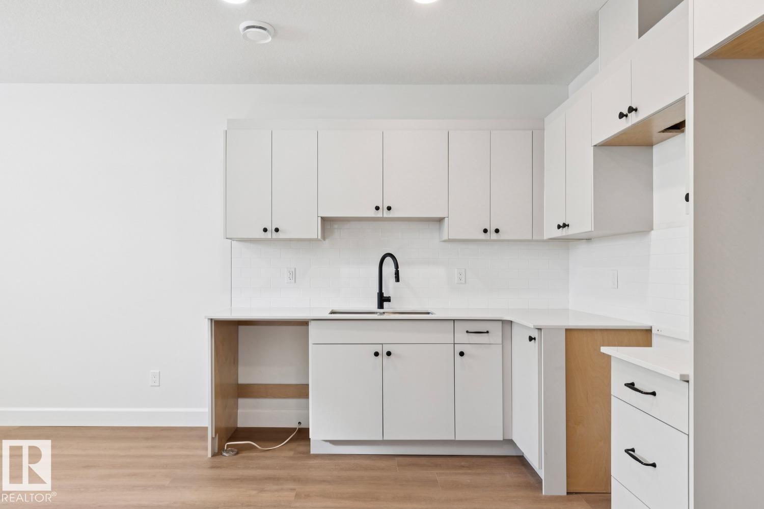 9023 90 ST NW - 56