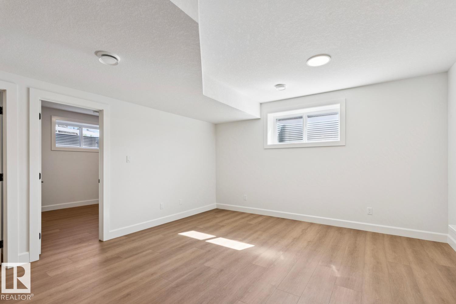 9023 90 ST NW - 57