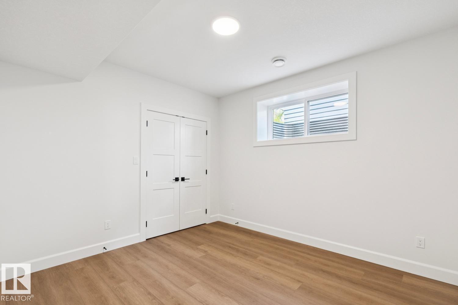 9023 90 ST NW - 59