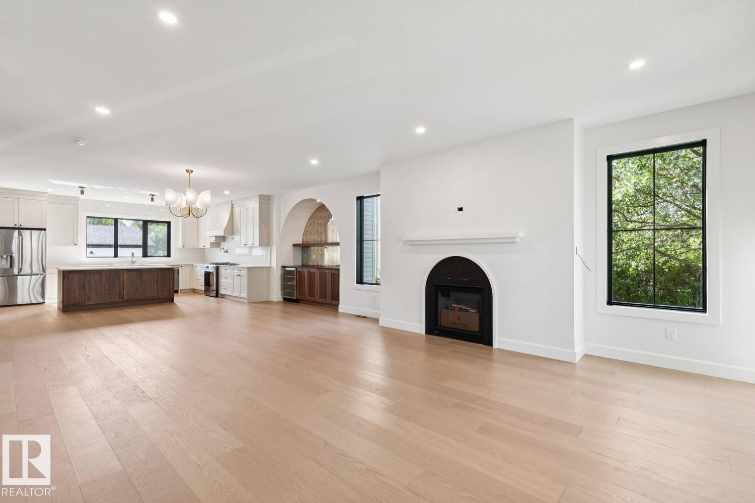 9023 90 ST NW - 6
