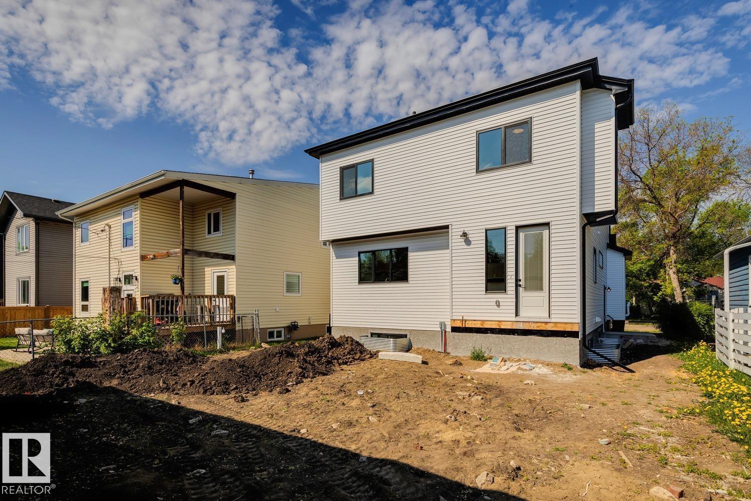 9023 90 ST NW - 61