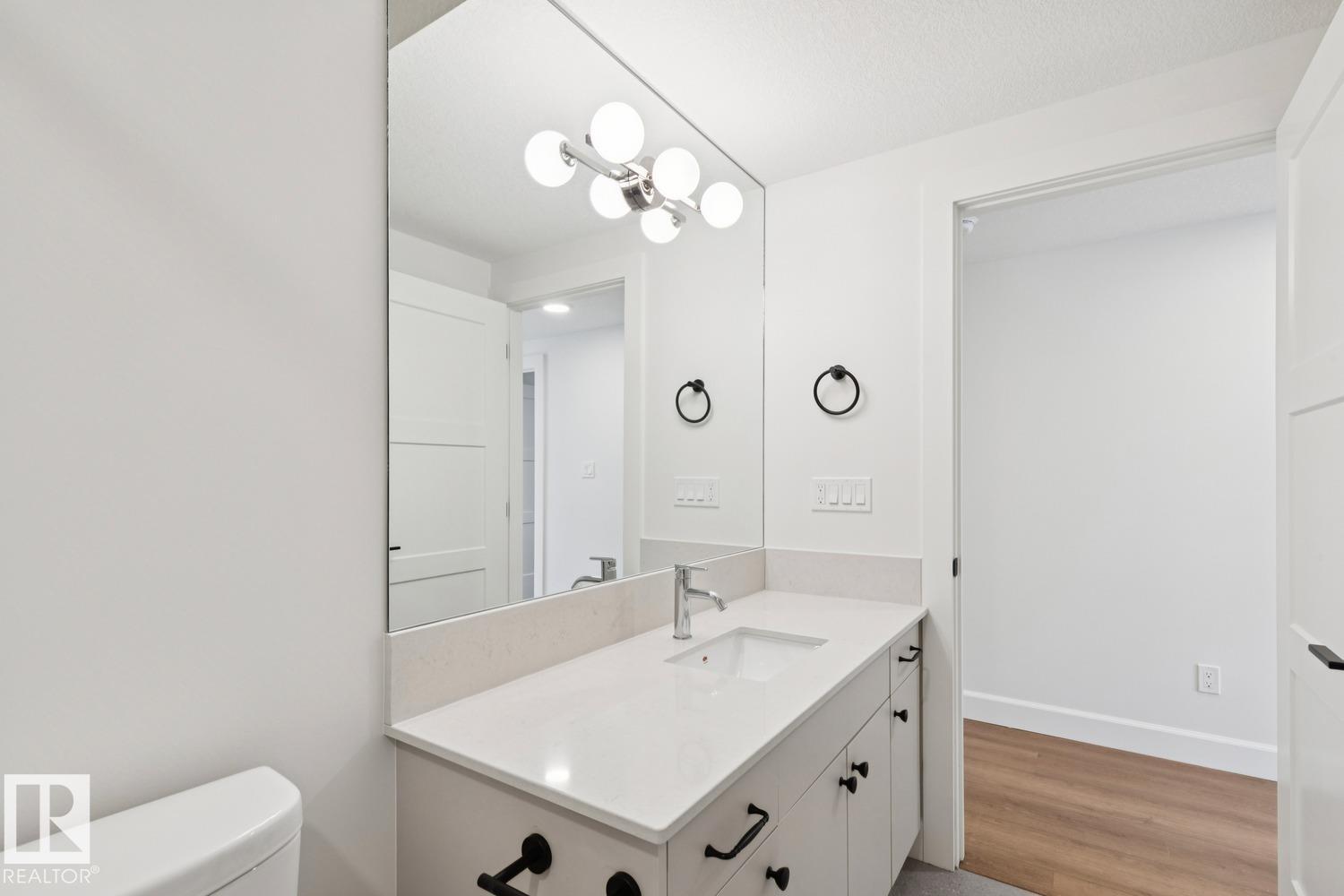 9023 90 ST NW - 62