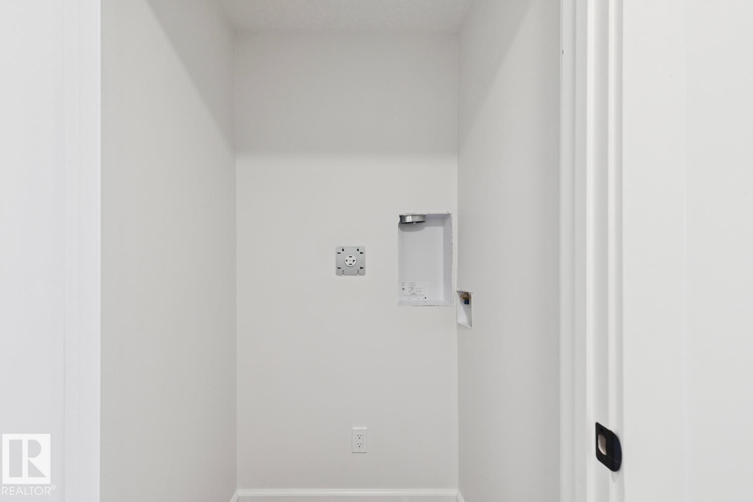 9023 90 ST NW - 63