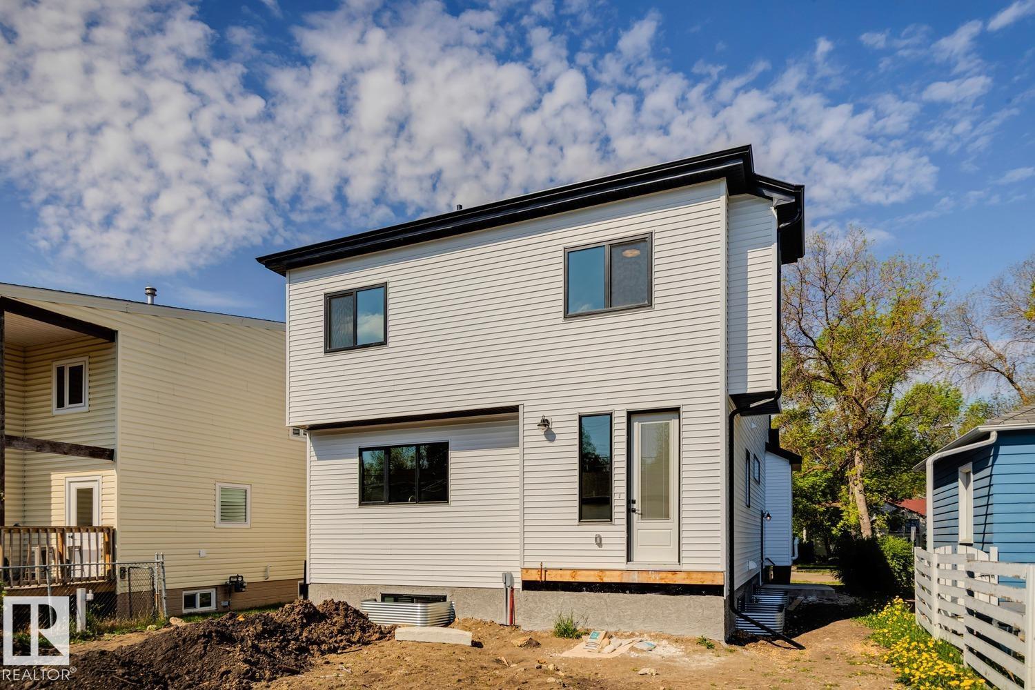9023 90 ST NW - 67