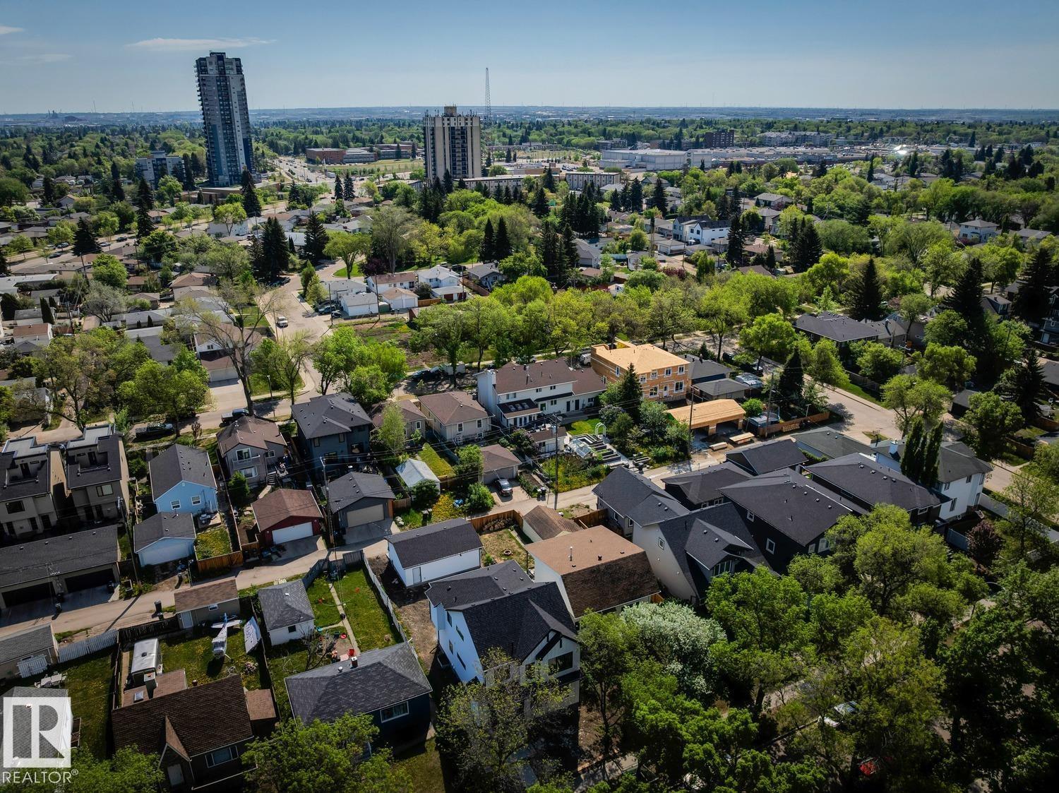 9023 90 ST NW - 71
