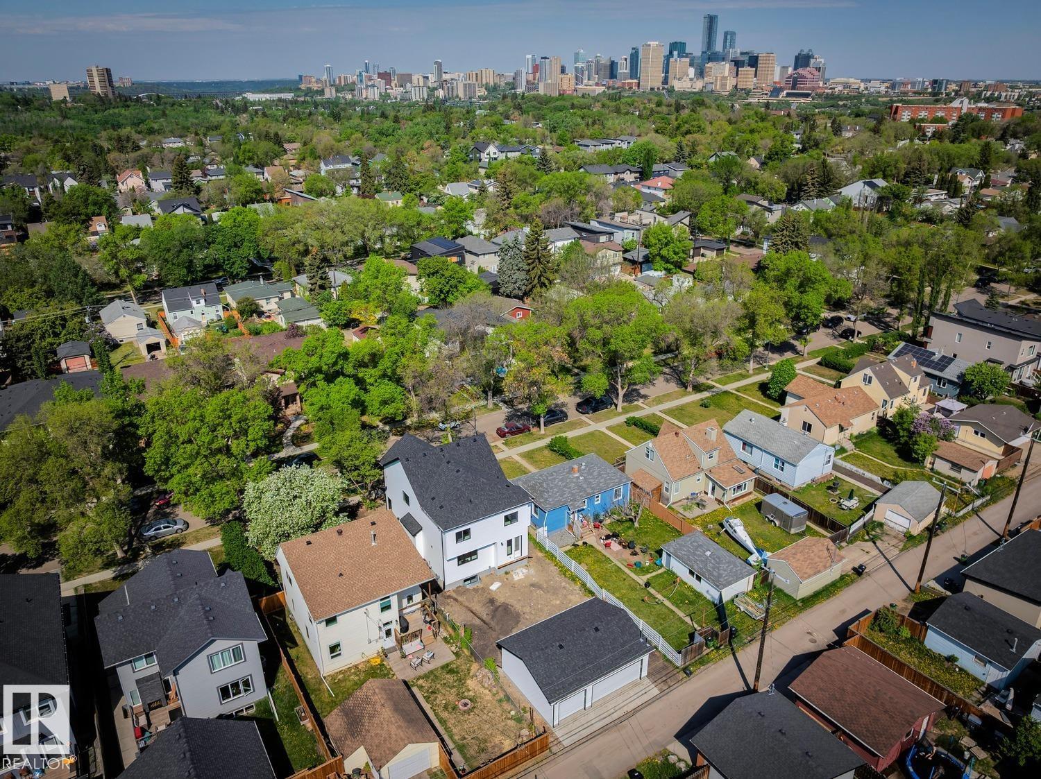 9023 90 ST NW - 74