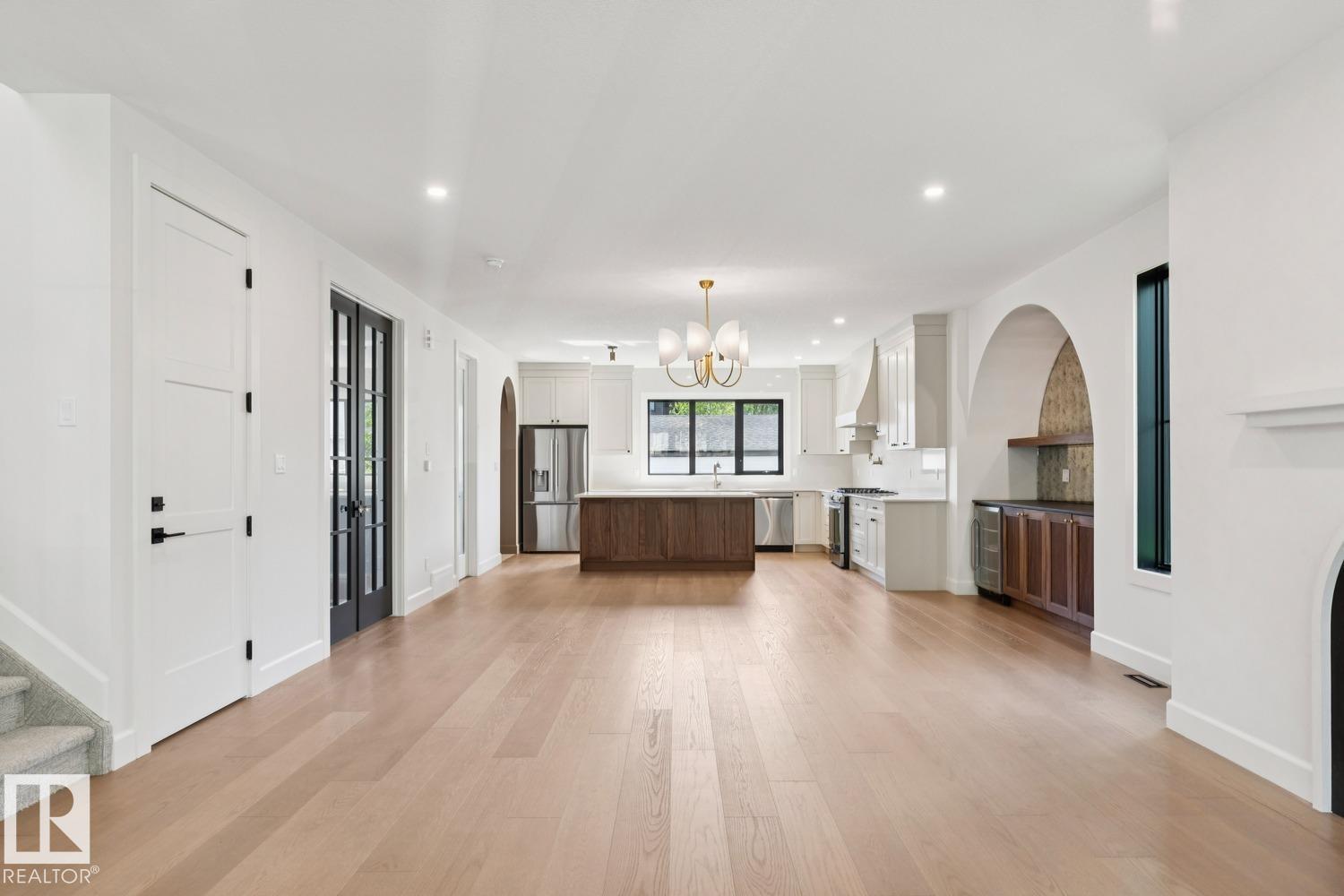 9023 90 ST NW - 8