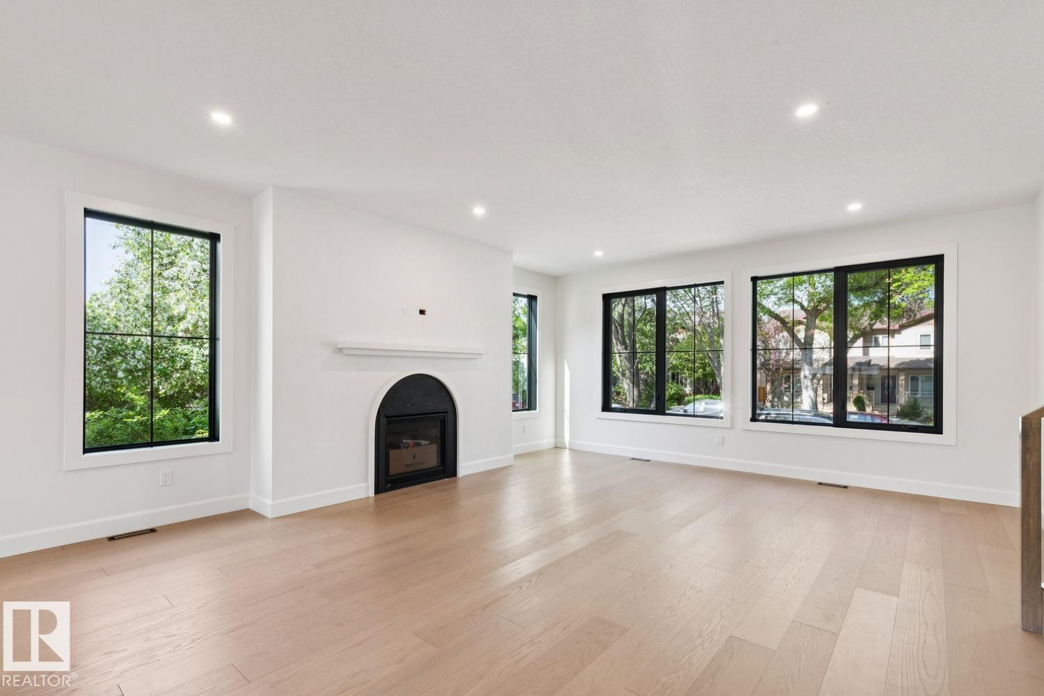 9023 90 ST NW - 9
