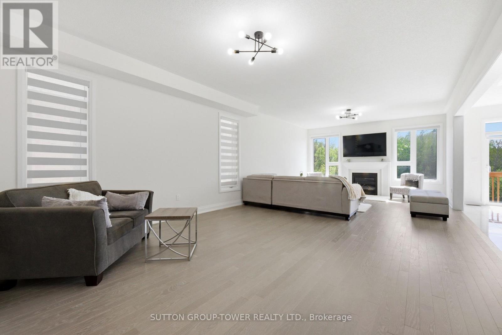 194 FERRAGINE CRESCENT - 11