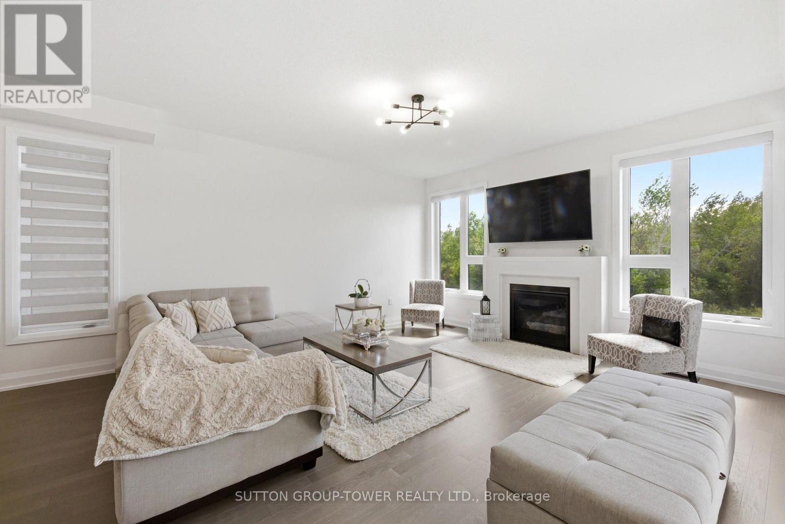 194 FERRAGINE CRESCENT - 12