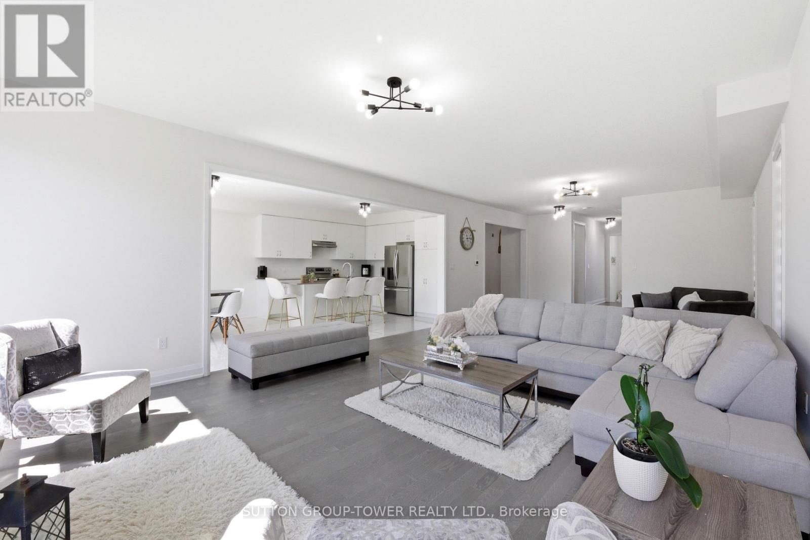 194 FERRAGINE CRESCENT - 14