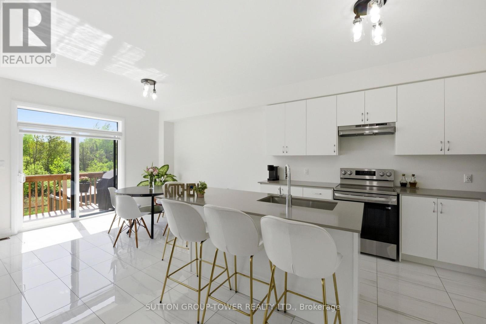 194 FERRAGINE CRESCENT - 17
