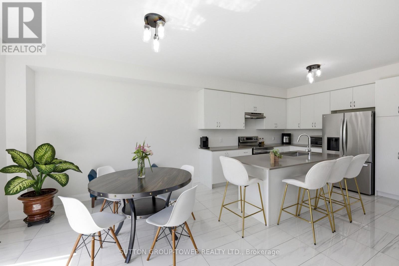 194 FERRAGINE CRESCENT - 18