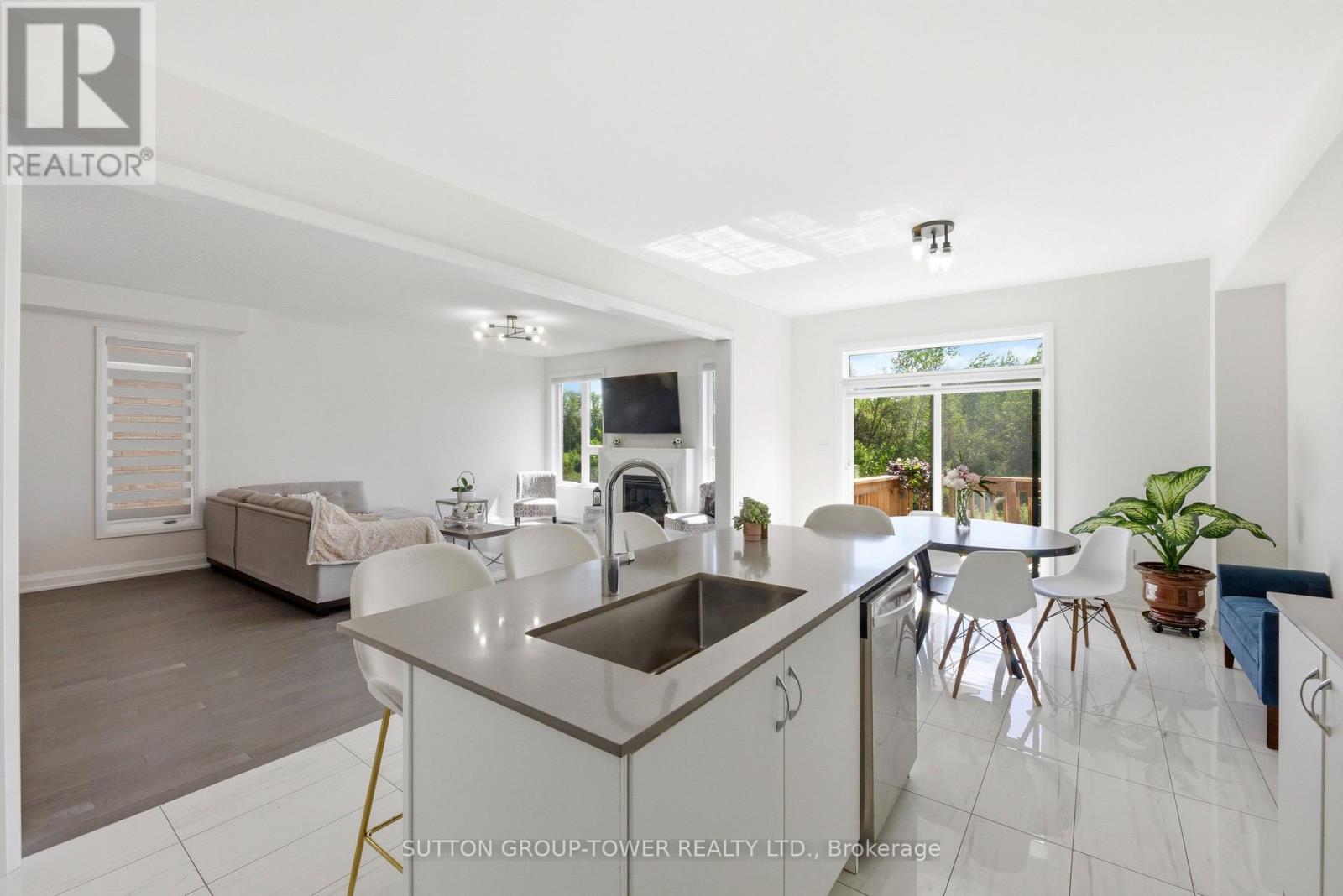 194 FERRAGINE CRESCENT - 19