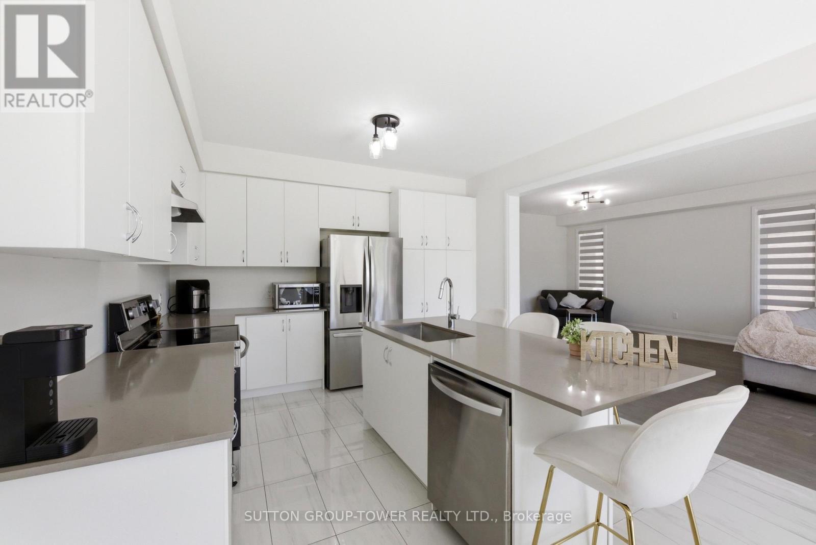 194 FERRAGINE CRESCENT - 20