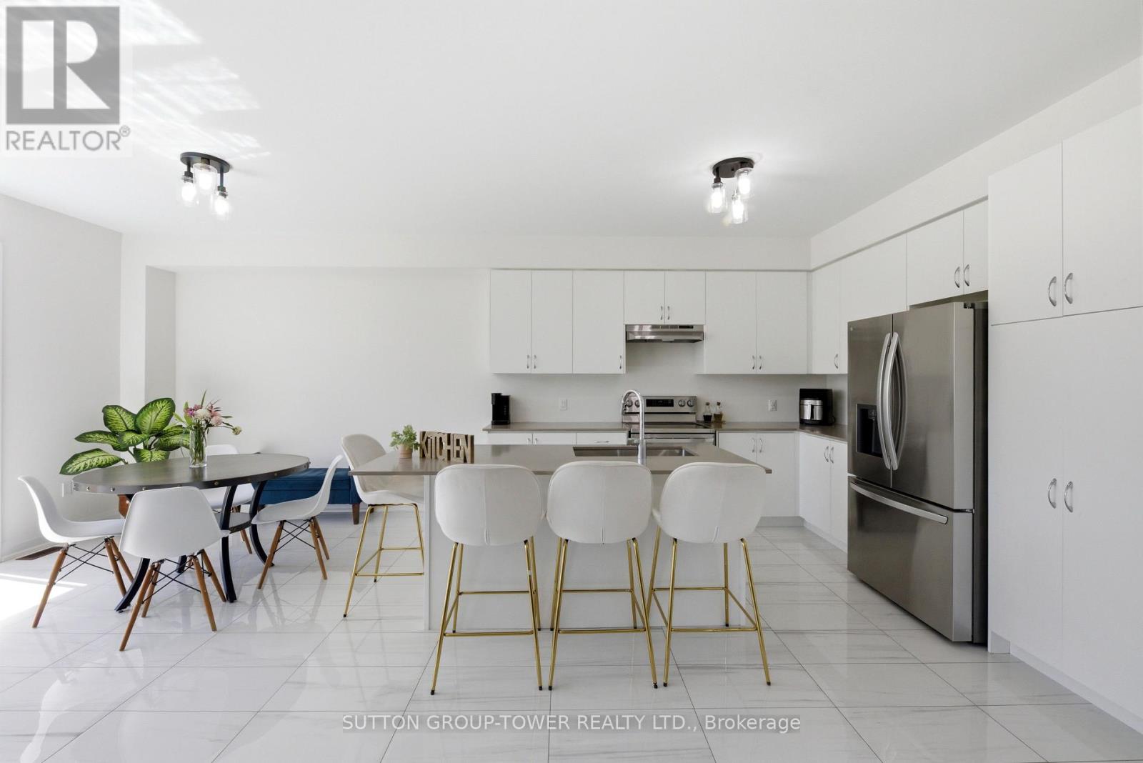 194 FERRAGINE CRESCENT - 21