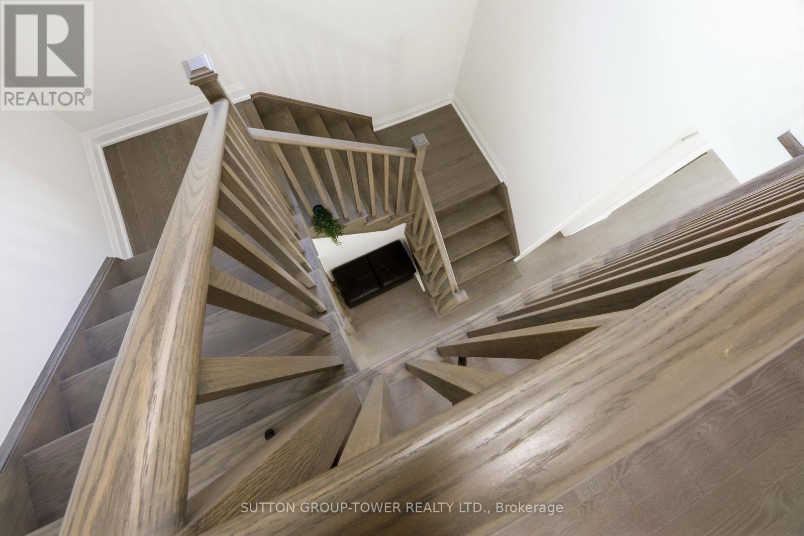 194 FERRAGINE CRESCENT - 22