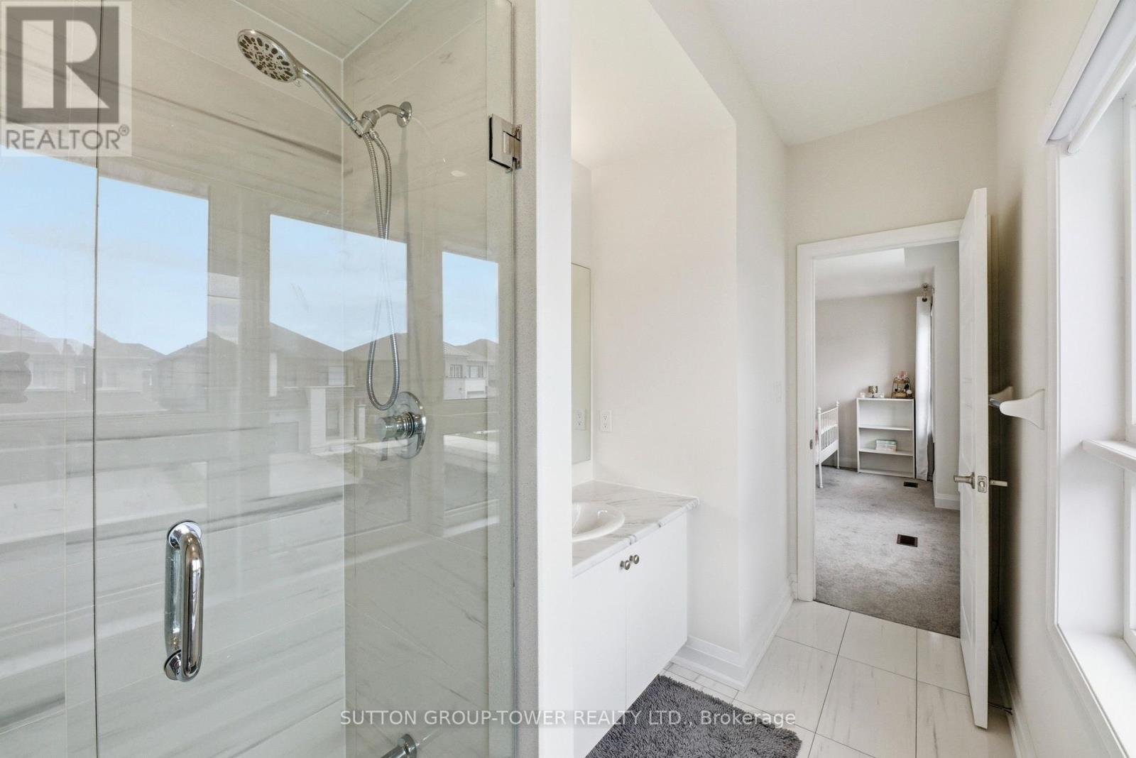 194 FERRAGINE CRESCENT - 26