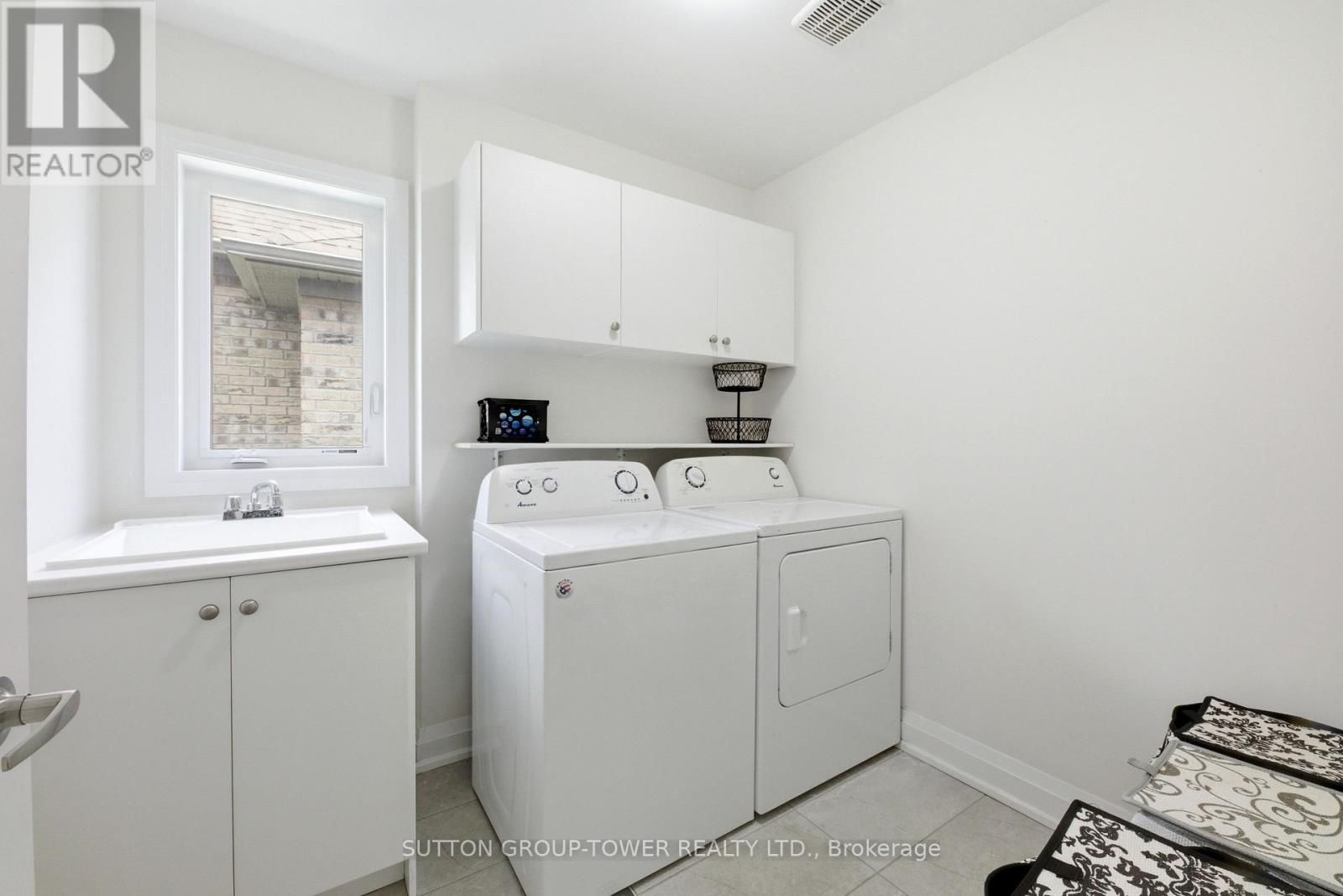 194 FERRAGINE CRESCENT - 27