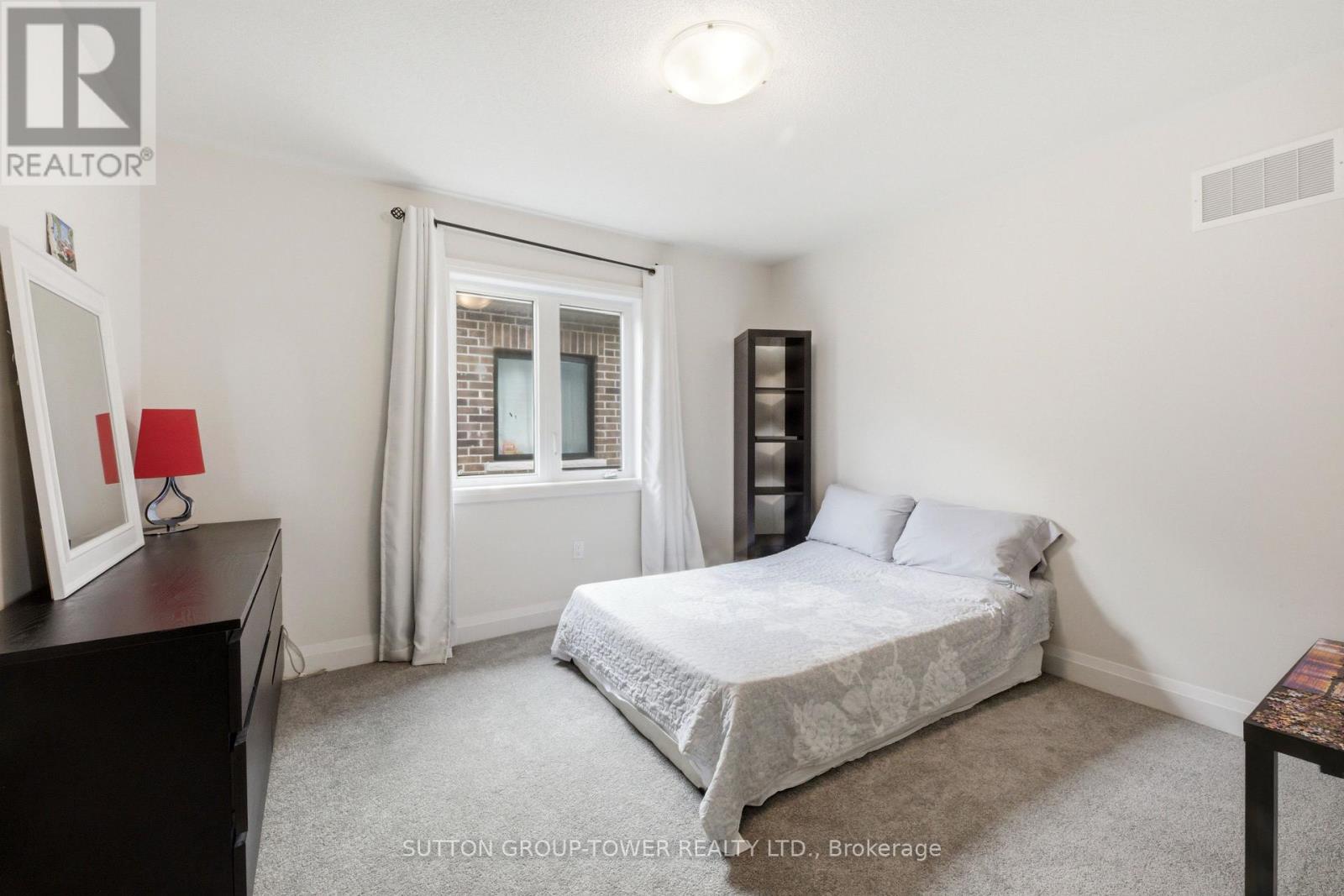 194 FERRAGINE CRESCENT - 28