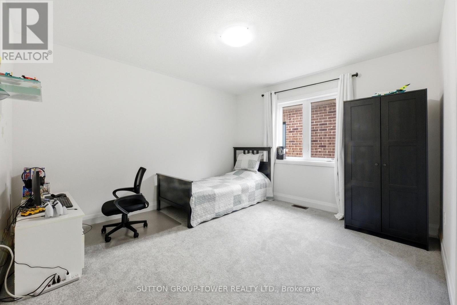 194 FERRAGINE CRESCENT - 30