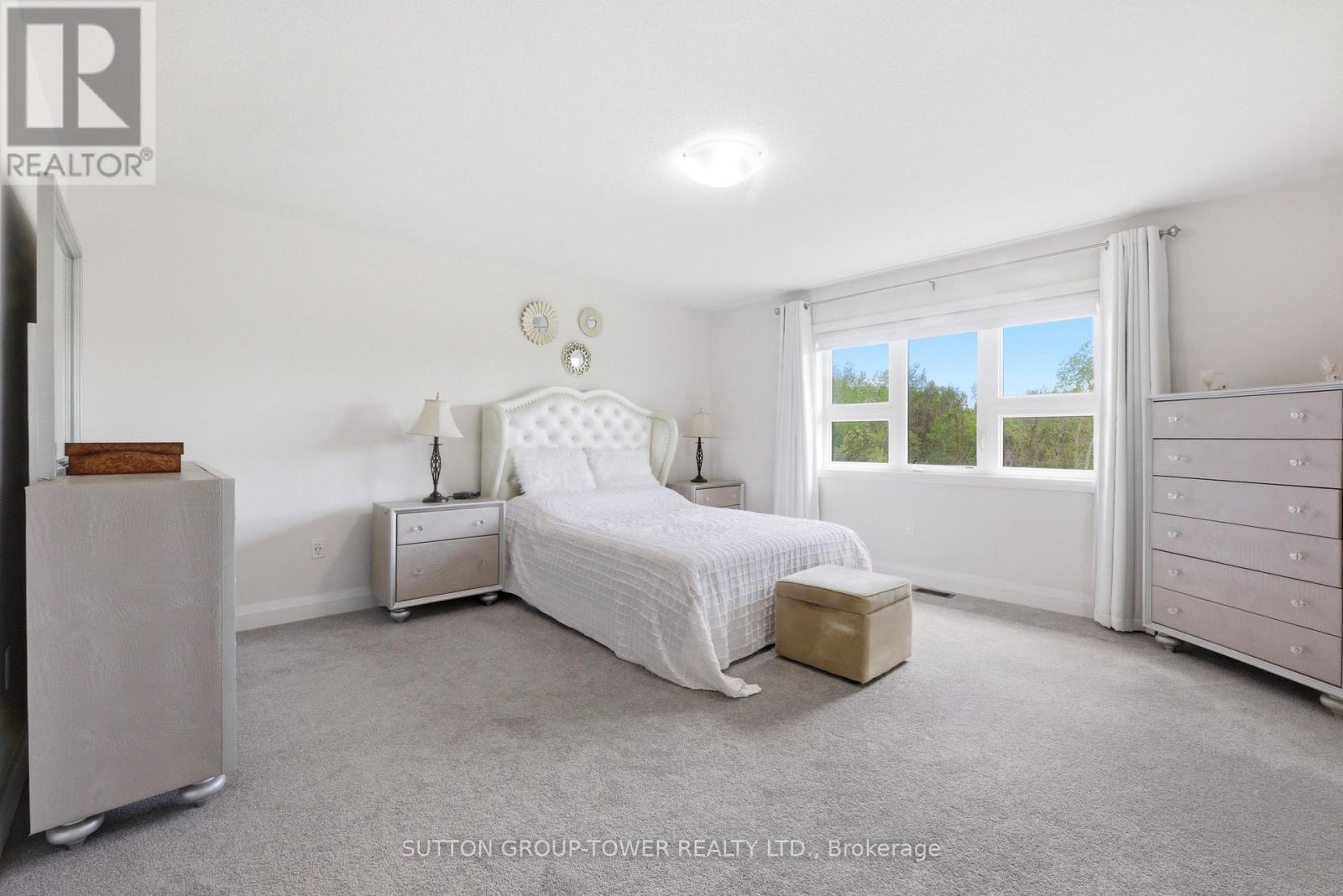 194 FERRAGINE CRESCENT - 34