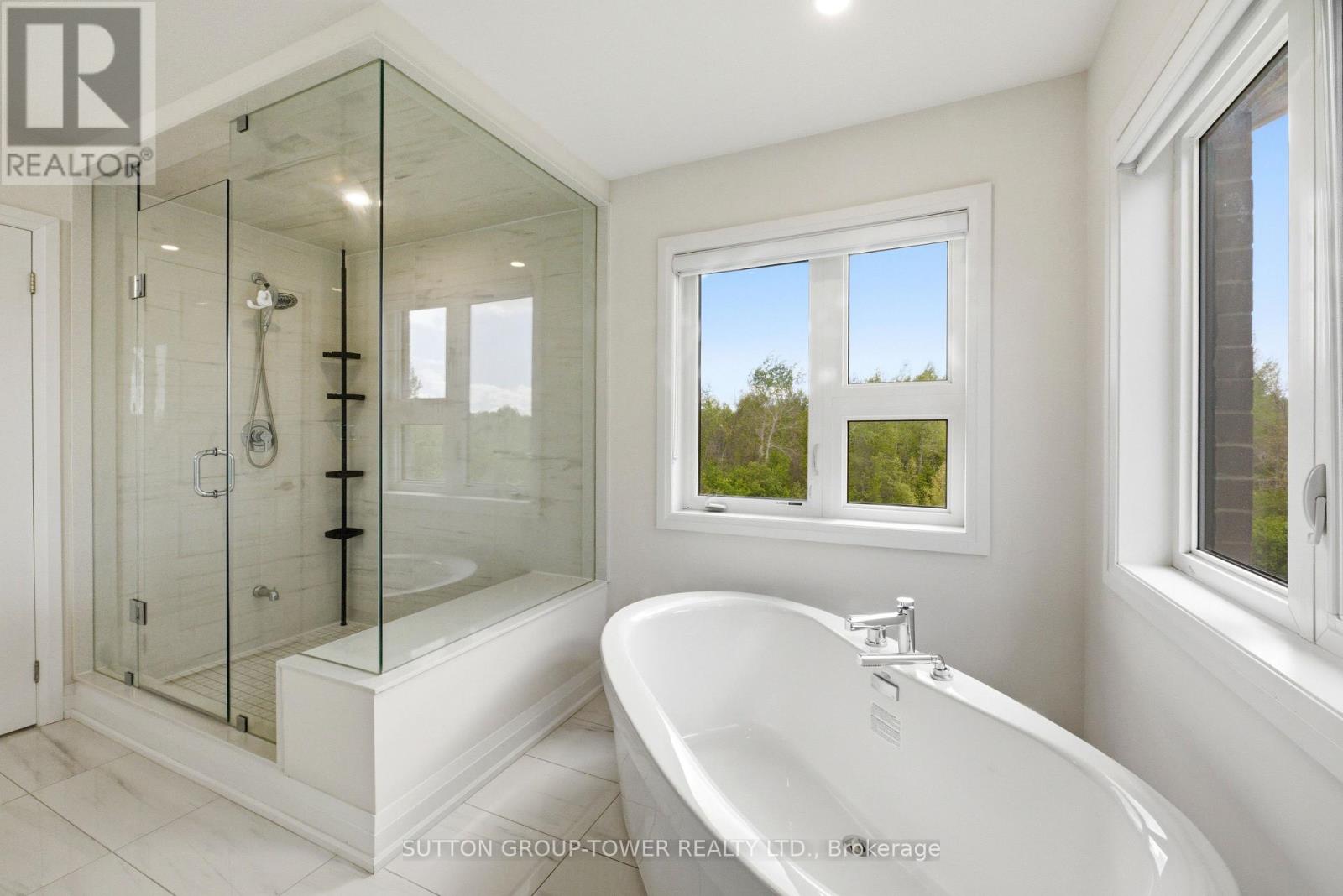 194 FERRAGINE CRESCENT - 39