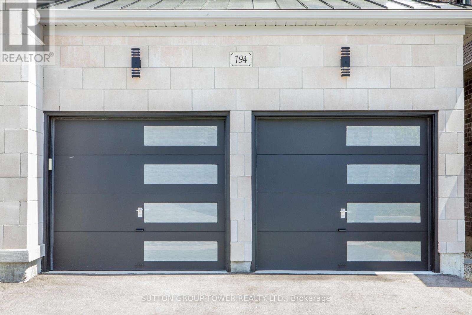 194 FERRAGINE CRESCENT - 4