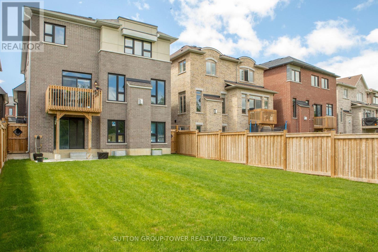 194 FERRAGINE CRESCENT - 44