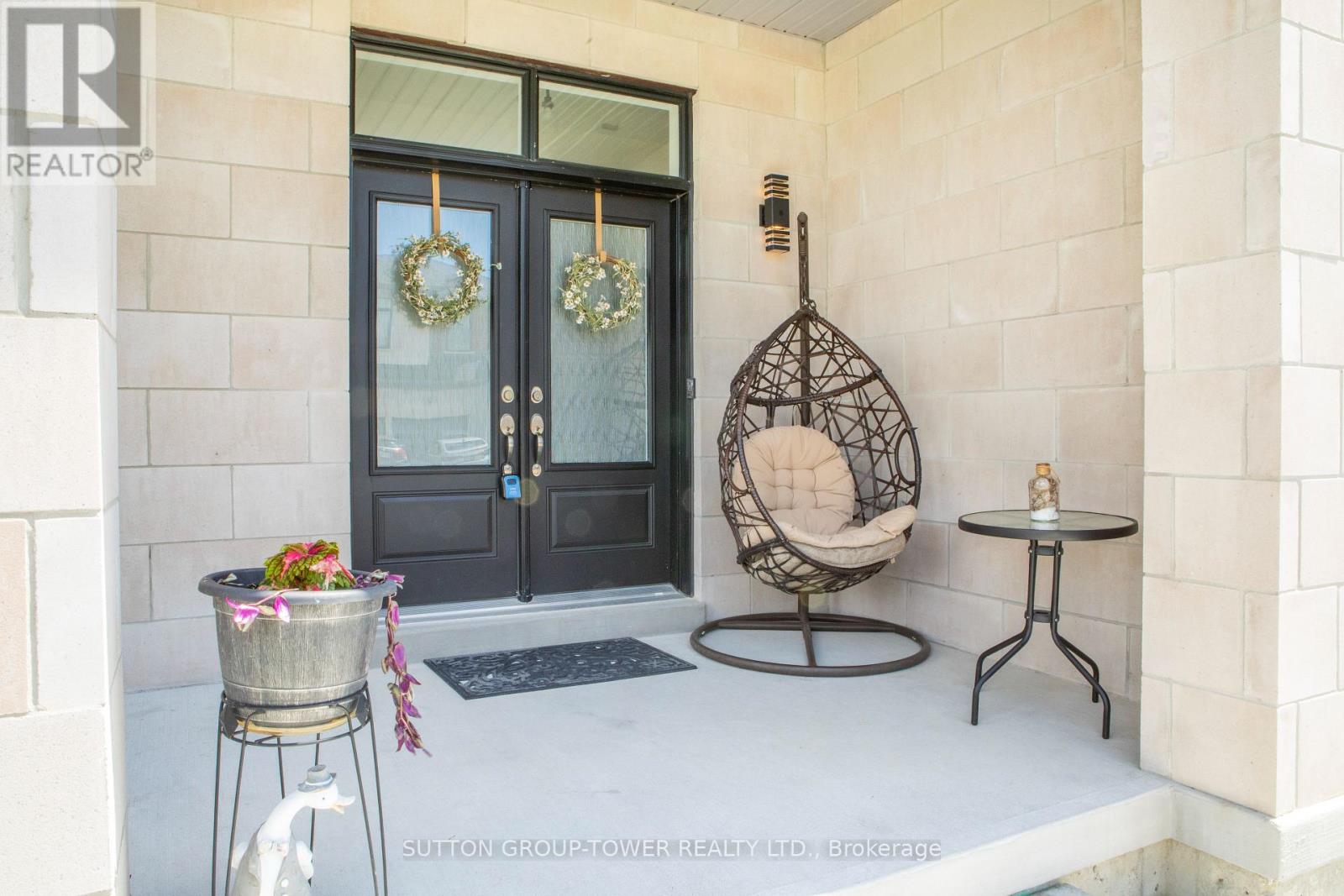 194 FERRAGINE CRESCENT - 5