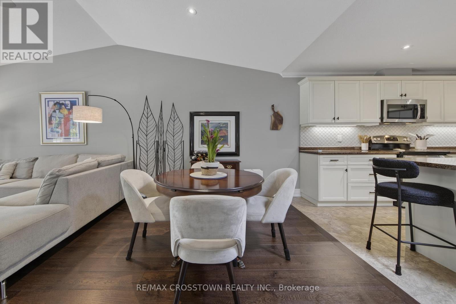8 NEW YORK AVENUE - 24