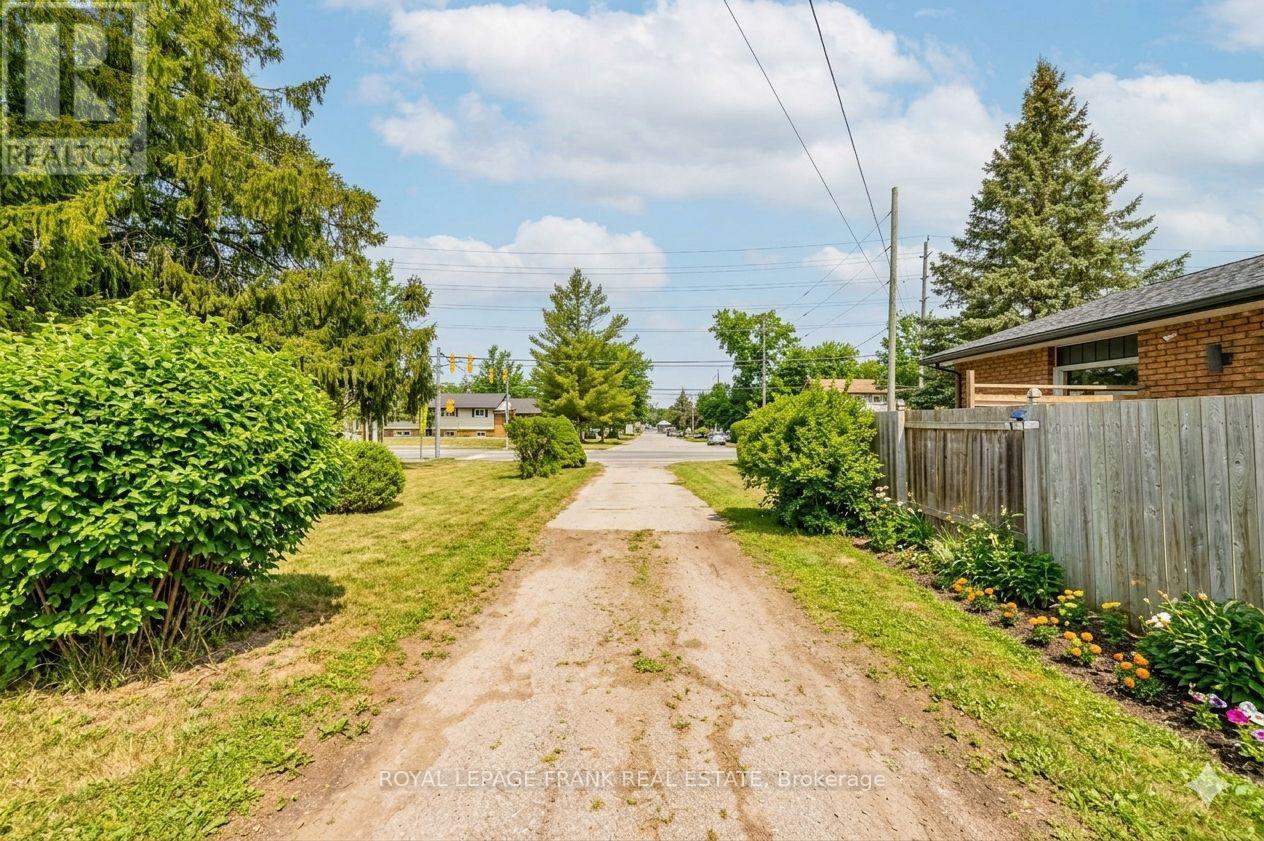 865 PARKHILL ROAD W - 39