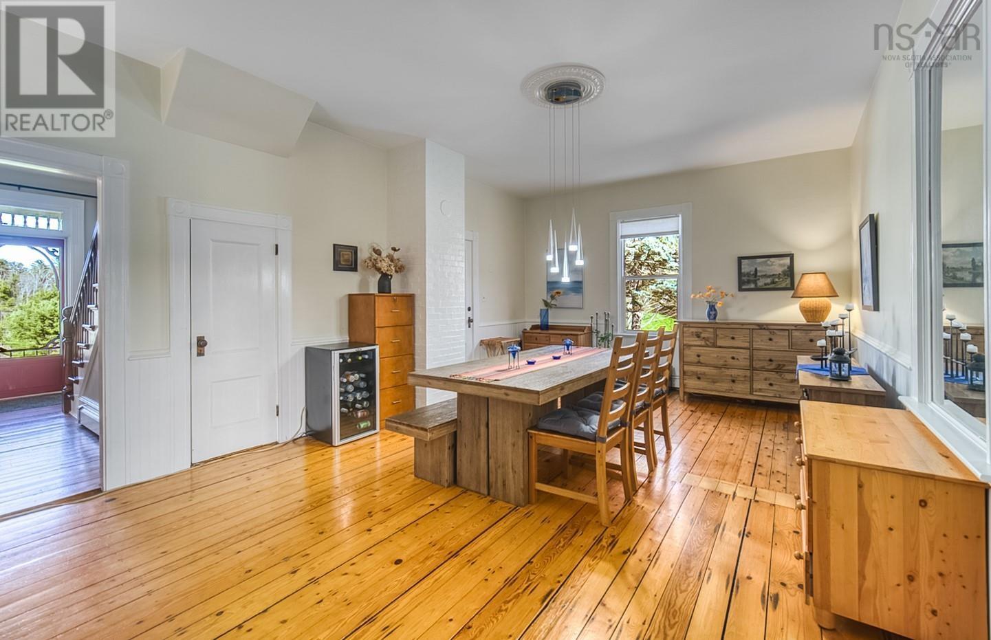 Property photo of 28 Silver Point Road