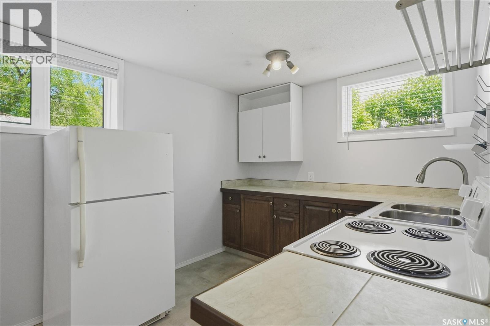 403 Willow STREET E - 25