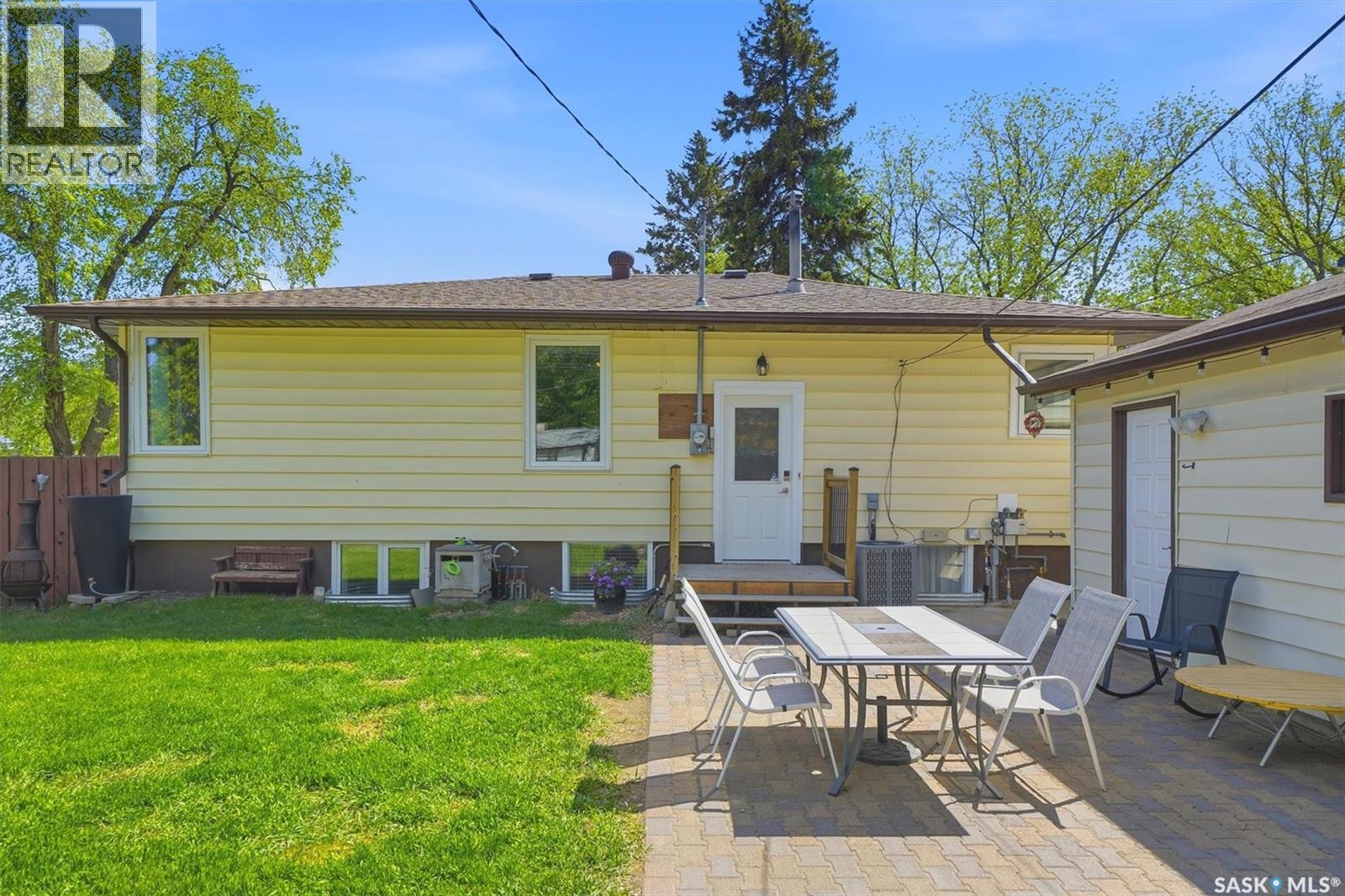 403 Willow STREET E - 40